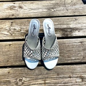 NWOB ANNIE silver wedge
